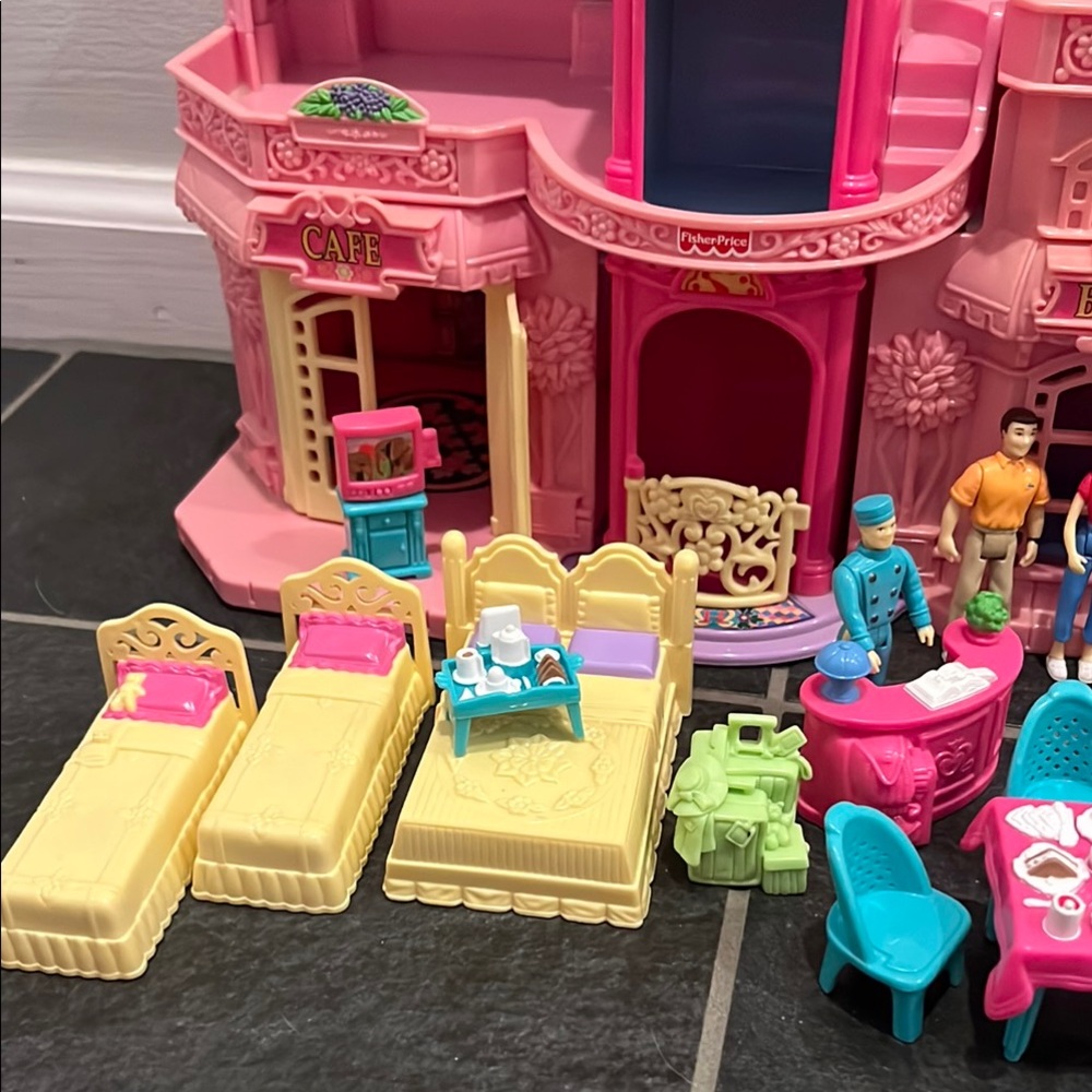 COPY - Fisher Price Sweet Streets Hotel with dolls and accessories - Picture 8 of 8